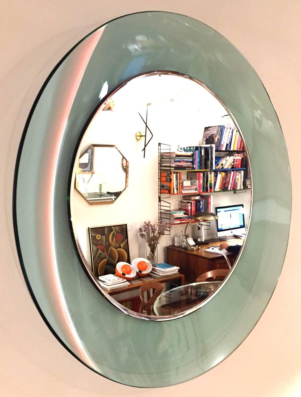 A round sea foam green mirror. Manufactured by crystal Art in the 1950s. Transparent glass. Excellent condition.