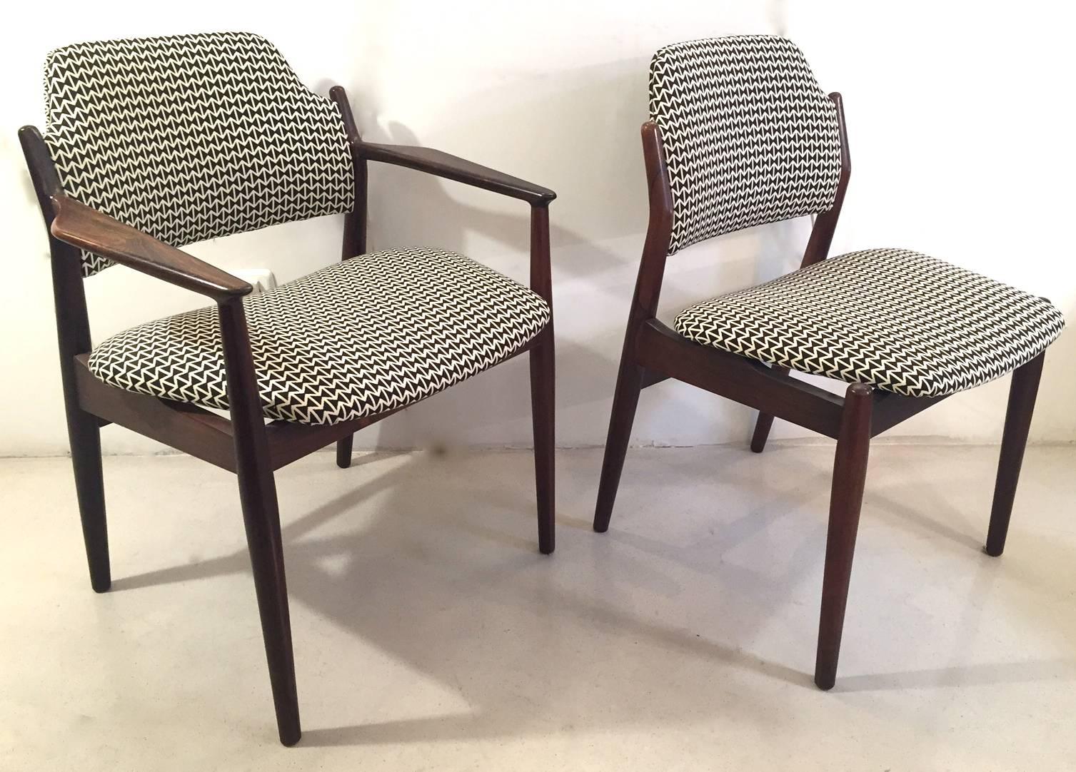 An outstanding set of four 1960s Rio rosewood chairs. Two armchairs and two single chairs. Designed by Arne Vodder and edited in the 1960s by Silbast Mobler. The chairs have been reupholstered in Kvadrat Double Triangle Maharam.
Excellent condition.