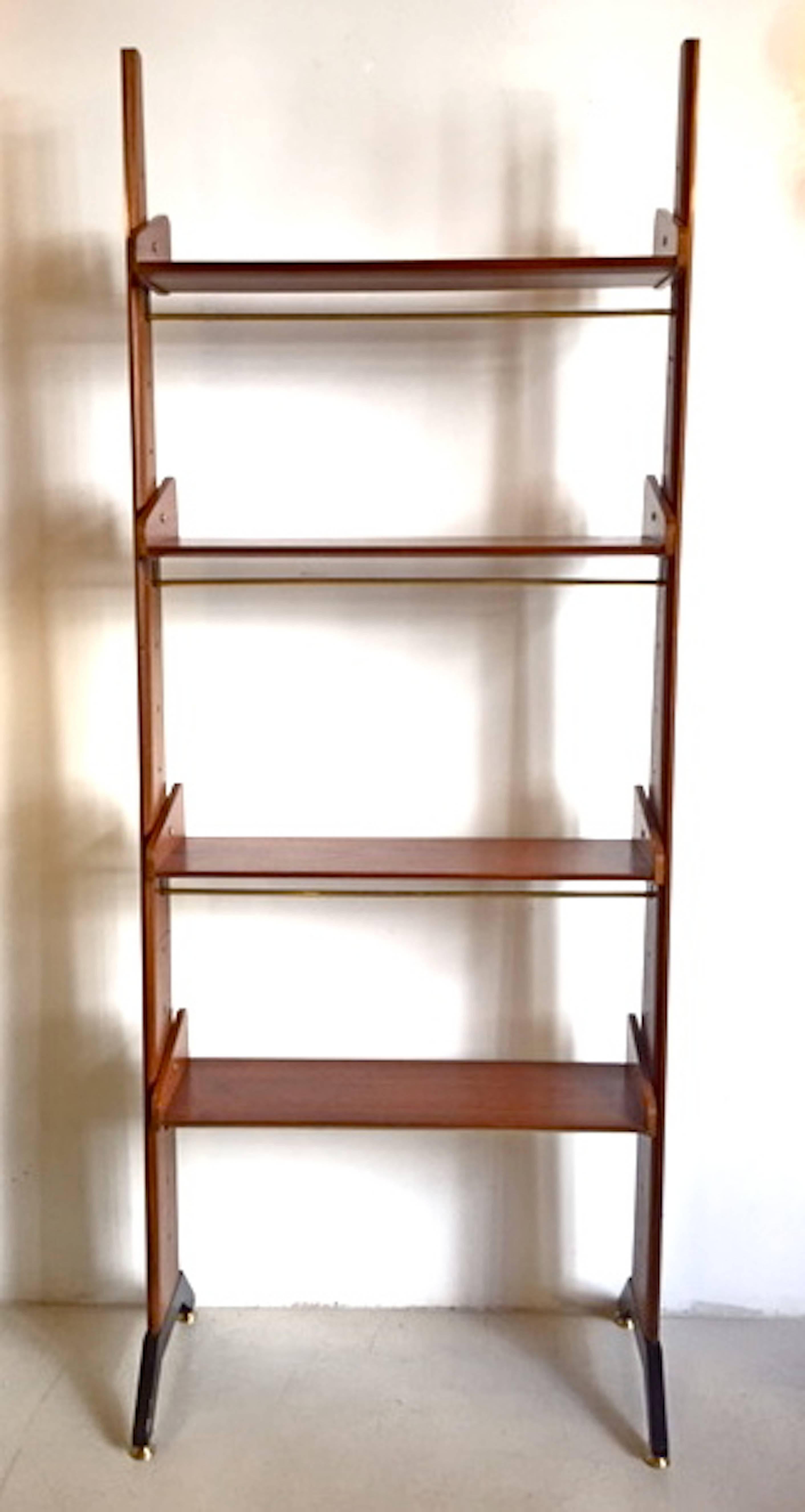 An Italian teak bookcase. Four shelves, patinated metal and brass base.
Excellent condition.