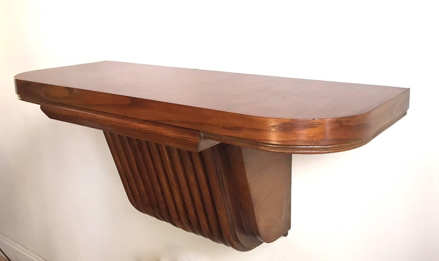 An extremely rare wall-mounted 1950s walnut console designed by Osvaldo Borsani .Excellent condition.
Shipping cost to America: 250 €.
Shipping cost to Europe: 200 €.