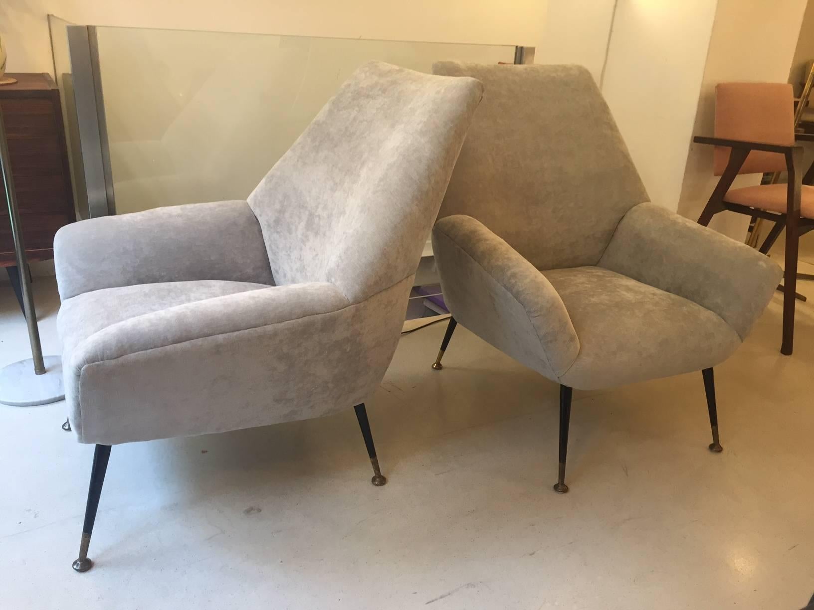 An elegant and comfortable pair of Midcentury Italian armchairs .Reupholstered in grey velvet. Metal base.
Excellent condition.