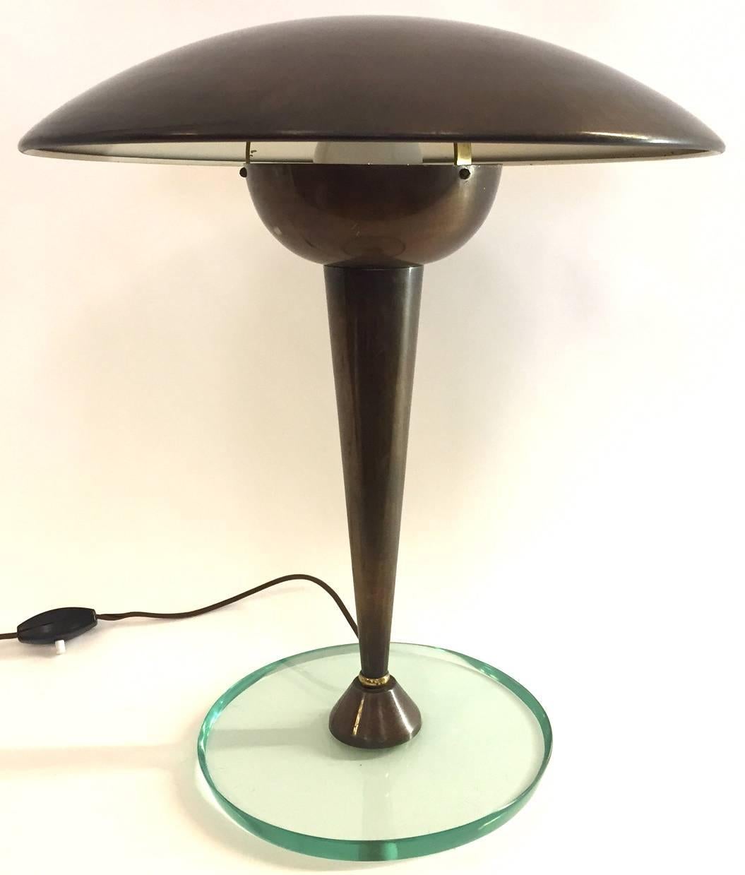 An Italian vintage Mid-Century lamp.