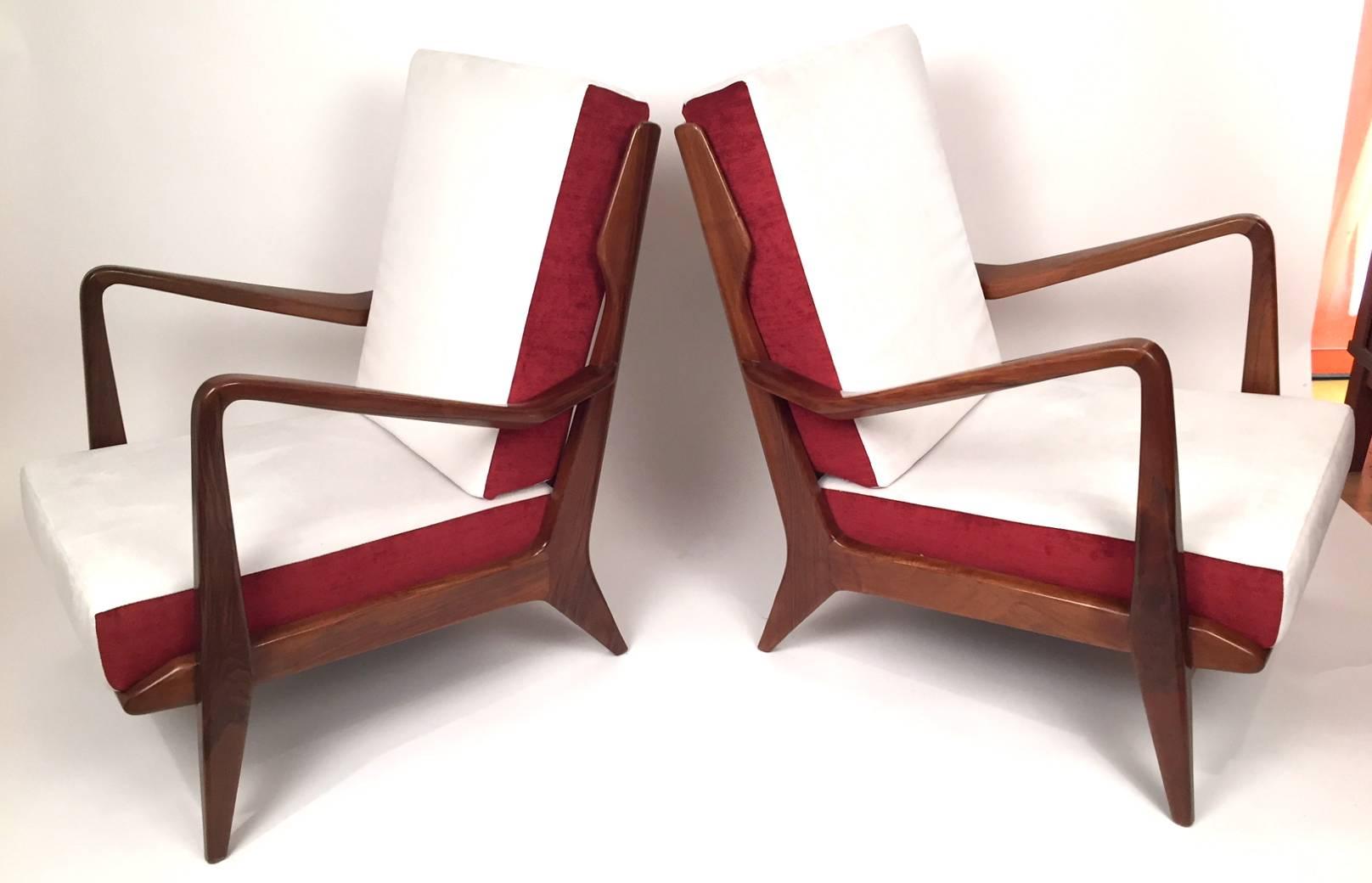 Italian Pair of Gio Ponti Walnut Chairs Model No 516 for Cassina, 1950s