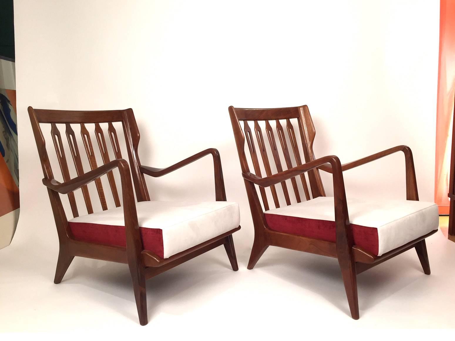 Mid-20th Century Pair of Gio Ponti Walnut Chairs Model No 516 for Cassina, 1950s