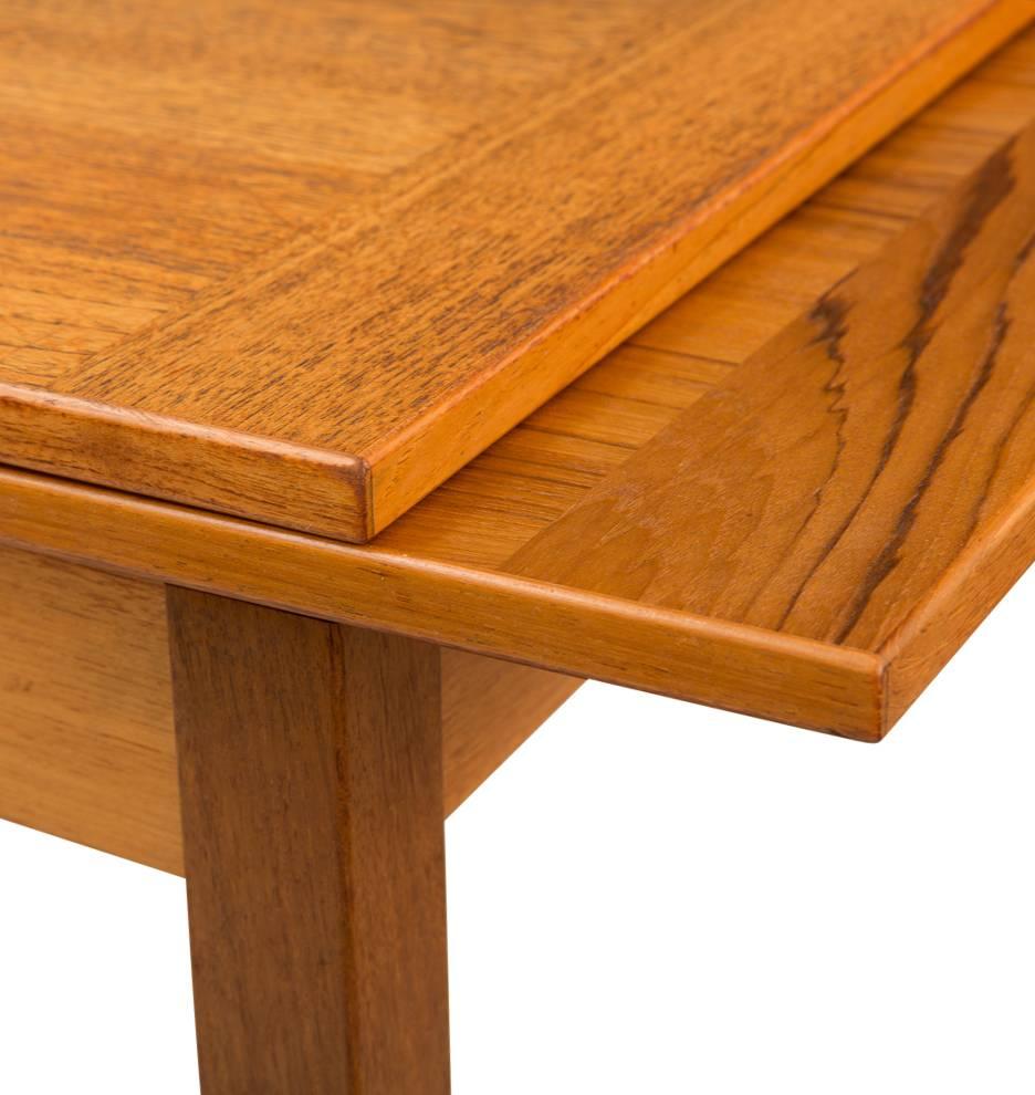 Mid-Century Teak Dining Table with Extendable Leaves, circa 1965 1