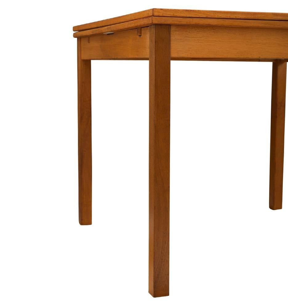 Mid-Century Teak Dining Table with Extendable Leaves, circa 1965 2
