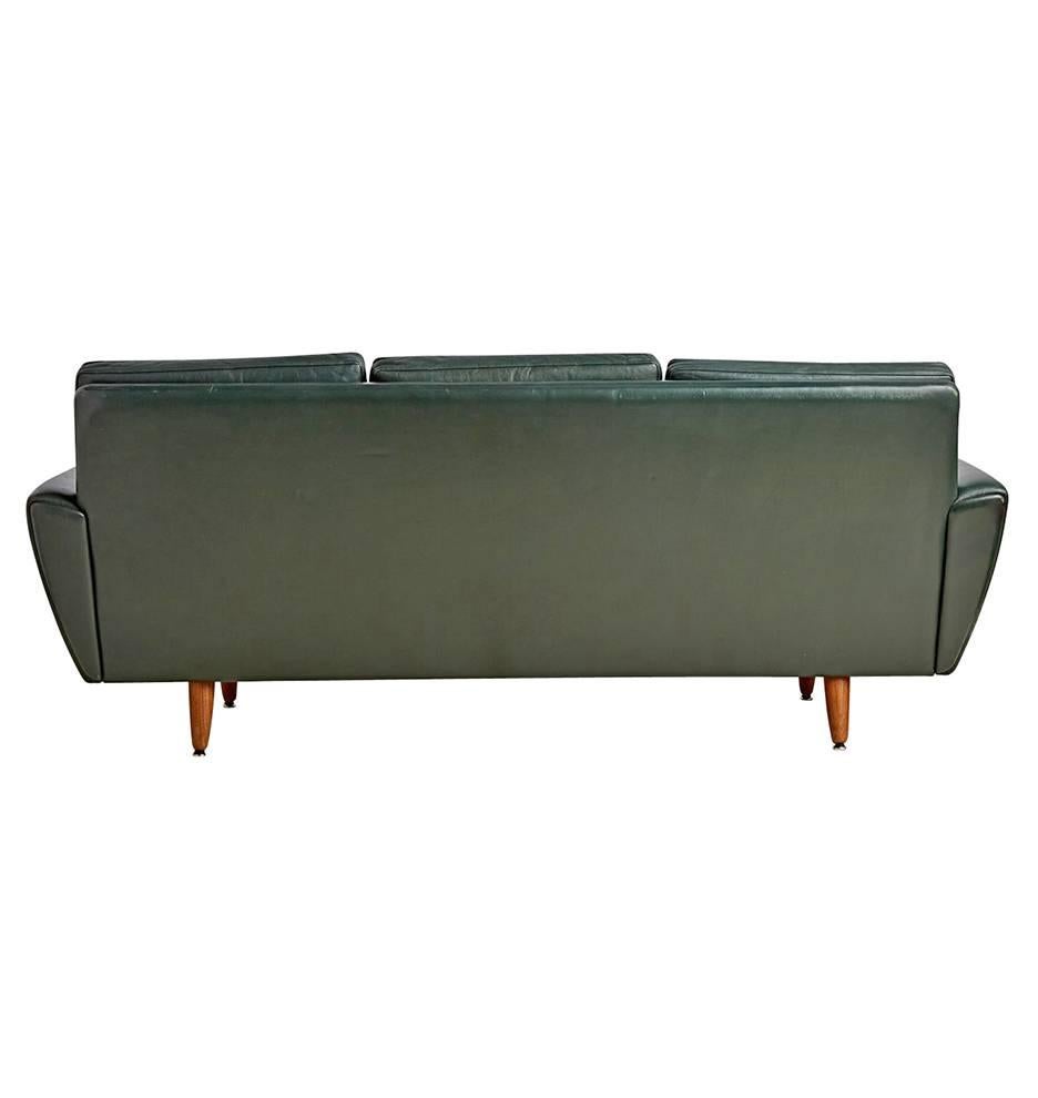Mid-20th Century Three-Seat Sofa by Thams with Green Leather Upholstery, circa 1960s