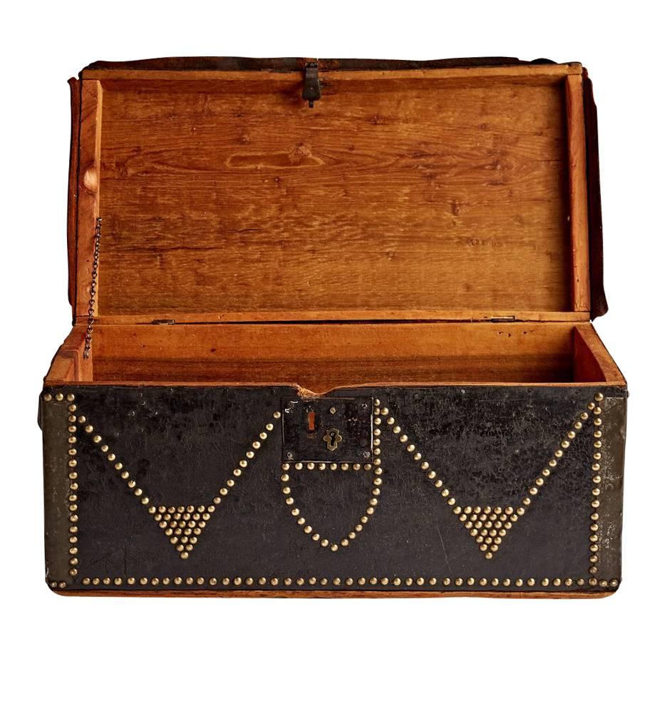 Leather-Clad Trunk with Nailhead Decoration, circa 1910 In Good Condition For Sale In Portland, OR