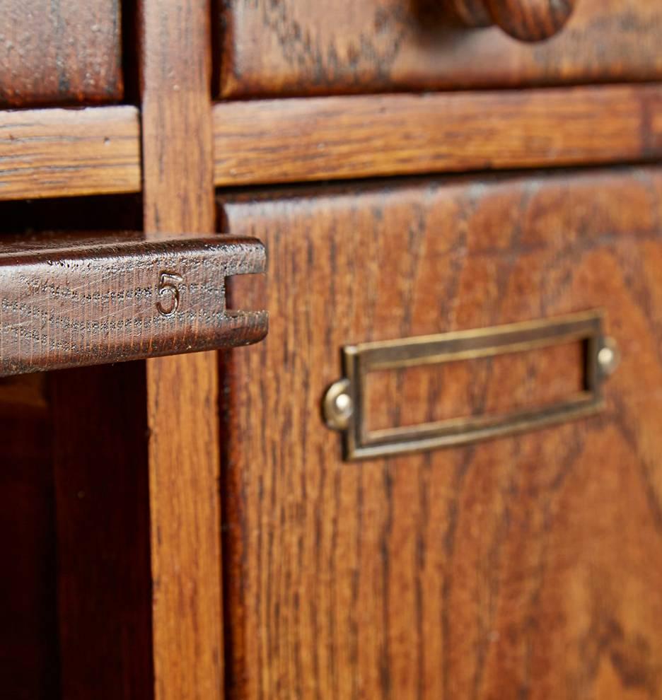 Solid Oak J.D. Warren Filing Cabinet with 21 Lift Drawers, circa 1920 1