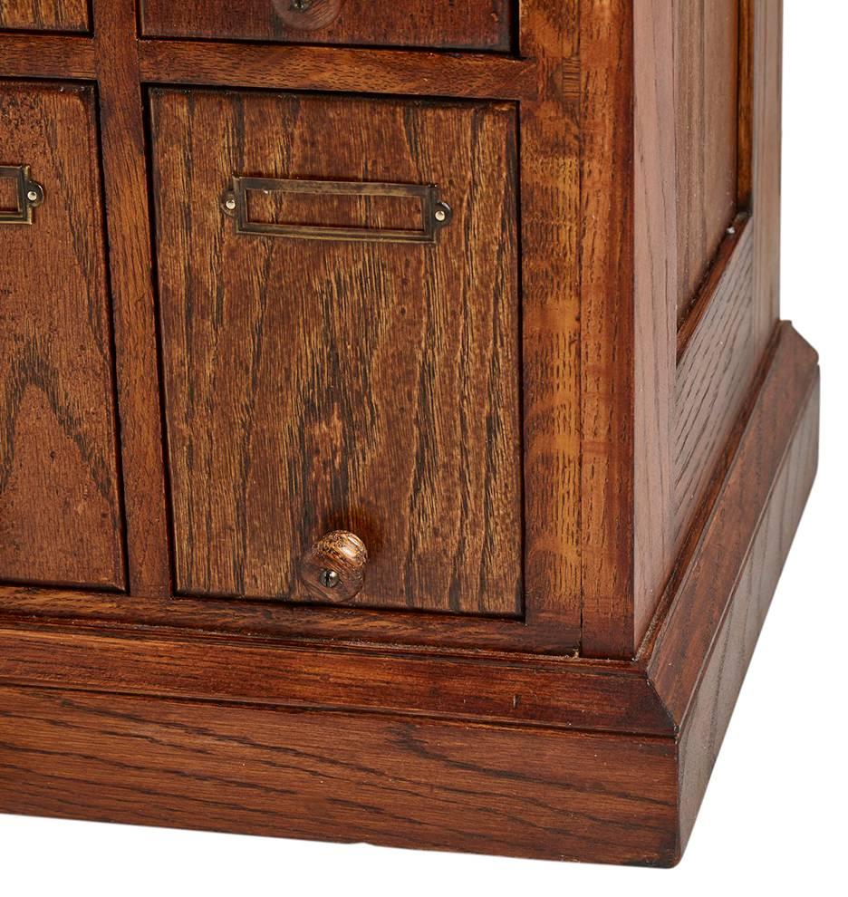 Solid Oak J.D. Warren Filing Cabinet with 21 Lift Drawers, circa 1920 3