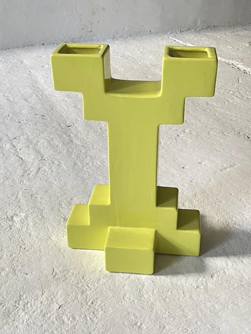 Fine XX secolo Vaso in ceramica stile Memphis Atzeco di Florio Keramia in vendita