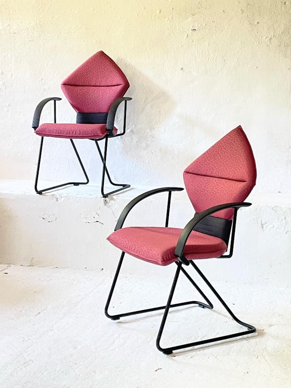 Ce produit présente un design distinctif réalisé par le célèbre designer suisse Uli Witzig, dont le travail a été maintes fois récompensé. Son expertise façonne la ligne de produits SITAG, alliant l'excellence esthétique à l'innovation fonctionnelle
