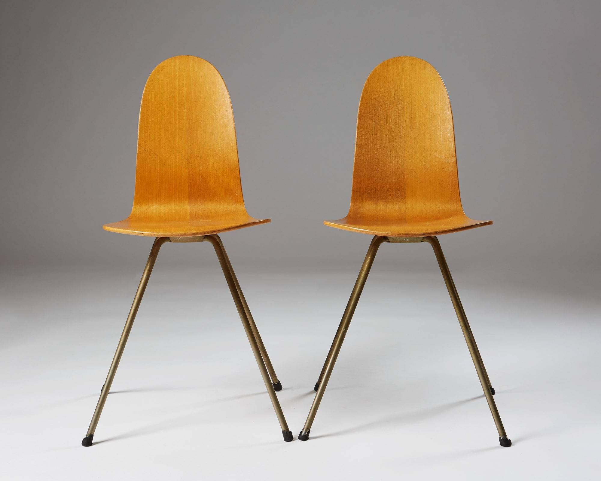 Pair of chairs The Tongue designed by Arne Jacobsen for Fritz Hansen,
Denmark, 1955.

Beech plywood and steel.

Originally designed in 1955 for Munkegaard School in Denmark.
These examples very early.

Sold as a pair.
Measures:
H 79 cm/