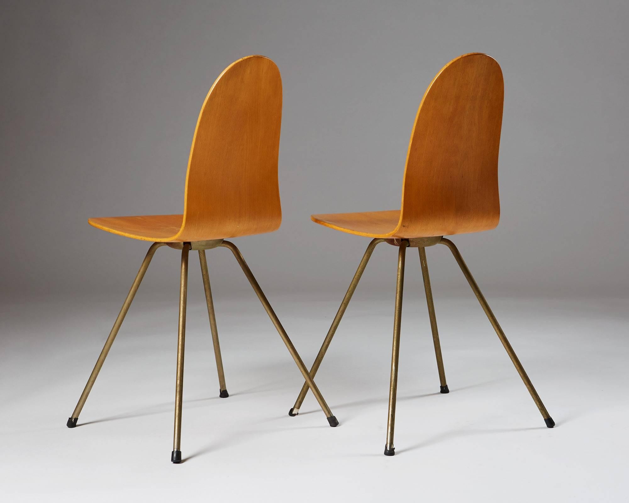 Scandinavian Modern Pair of Chairs the Tongue Designed by Arne Jacobsen for Fritz Hansen, 1955