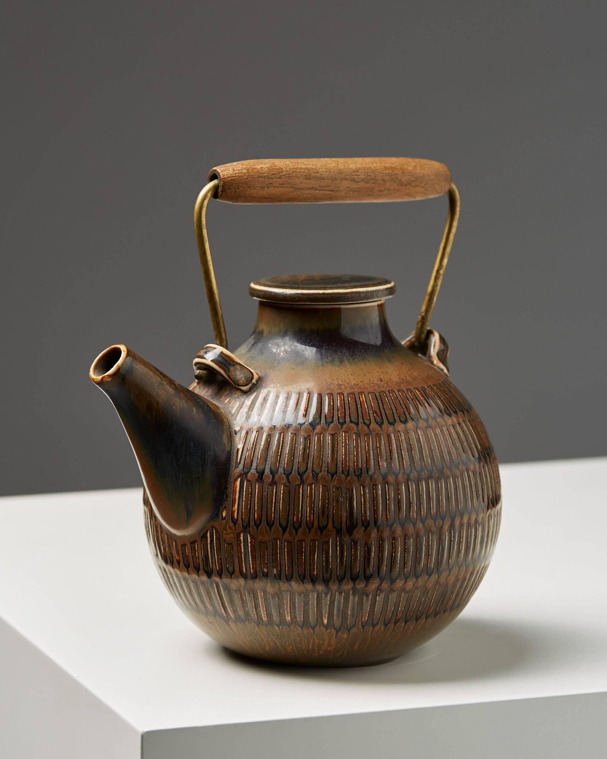 Teapot designed by Stig Lindberg, Sweden, 1950s. Stoneware, bronze and wood.

Measures: H 17 cm/ 6 3/4