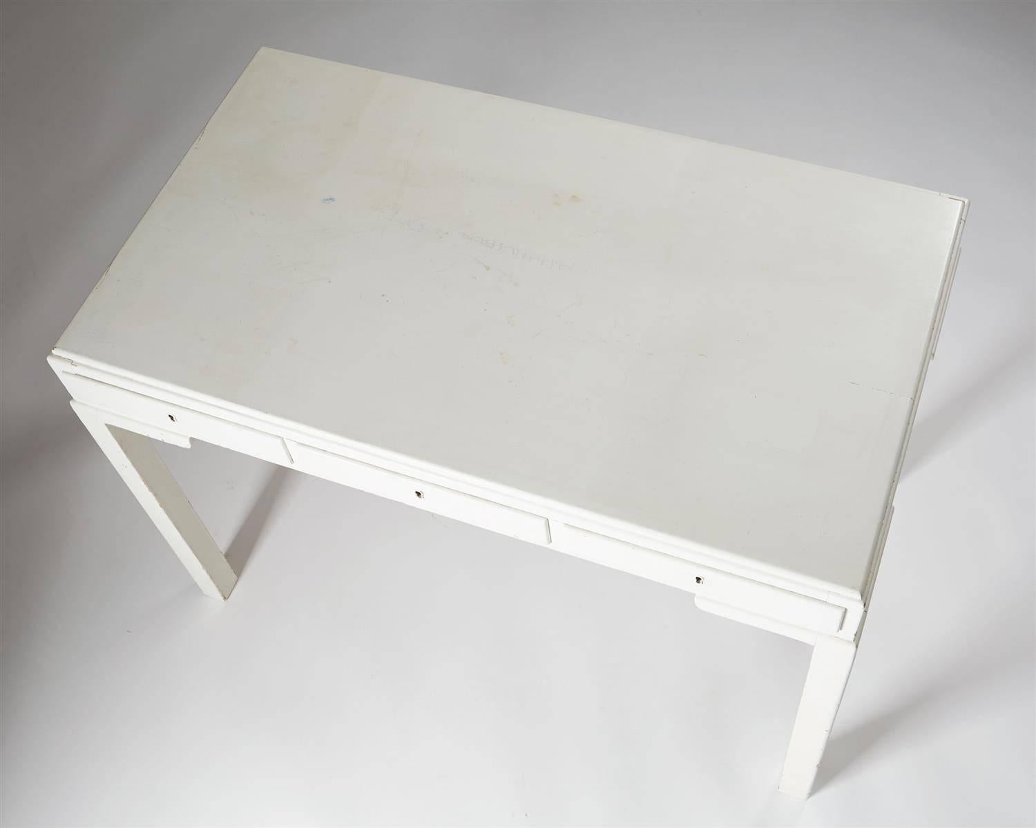 Desk anonymous, Sweden, 1930s. Lacquered wood.

Measures: H: 74 cm/ 29''
L: 105 cm/ 41''
W: 60 cm/ 23 1/2''.
  