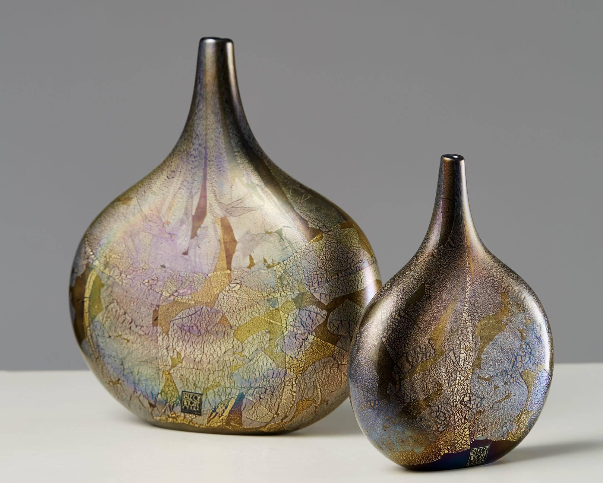 Pair of vases designed by Michael Harris for Isle of Wight glass, United Kingdom, 
1990s.

Measures: Height of the largest: 21 cm/ 8 1/4''
Diameter of the largest: 18 cm
Height of the smaller: 15 cm/ 6''
Diameter of the smaller: 12cm.