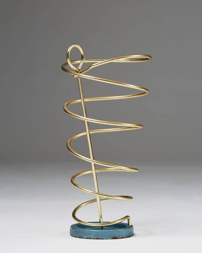 Umbrella stand, anonymous,
Sweden, 1980s.

Brass and cast iron.

Measures: H 48 cm/ 18 3/4