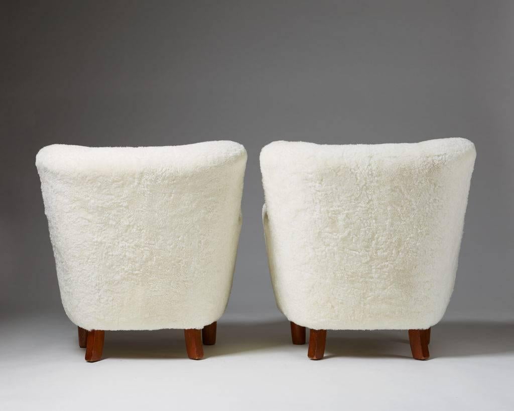 Pair of white sheep skin armchairs, Anonymous, Denmark, 1940s In Excellent Condition In Stockholm, SE