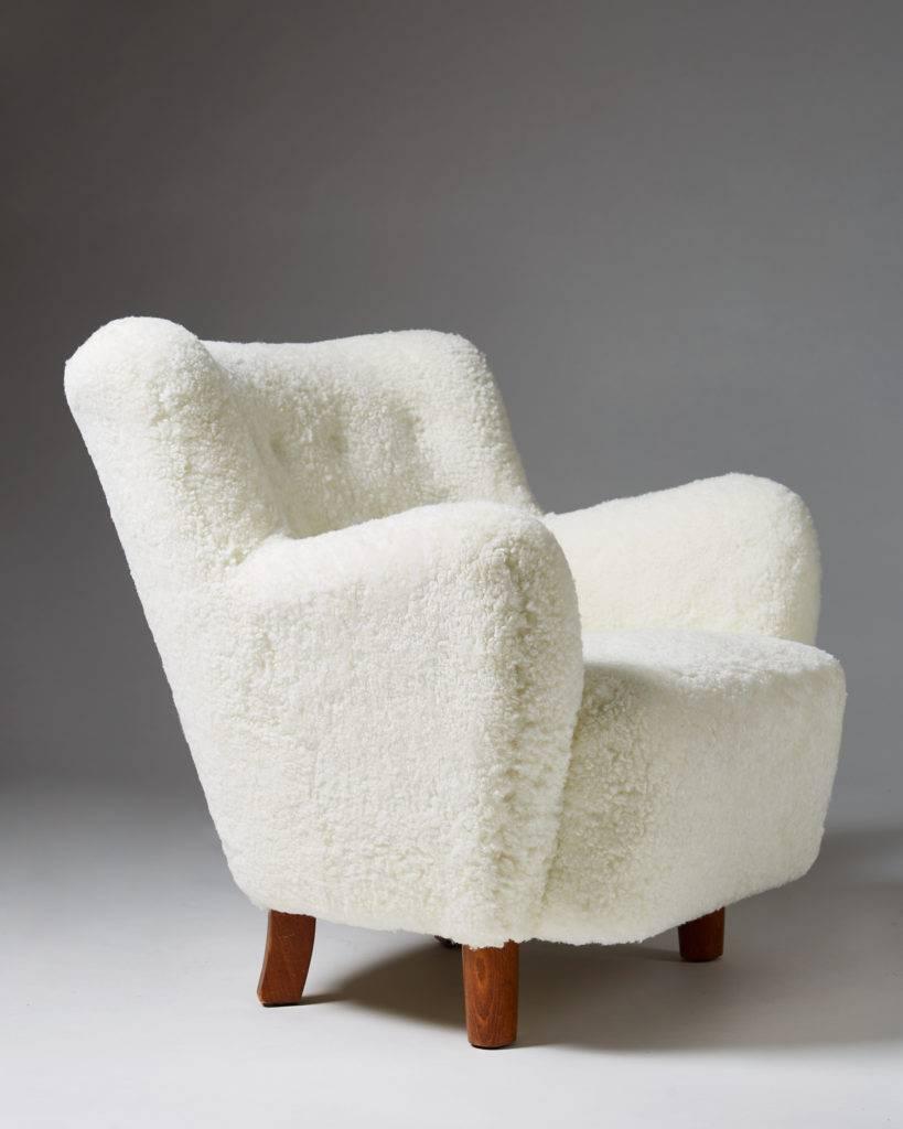Sheepskin Pair of white sheep skin armchairs, Anonymous, Denmark, 1940s