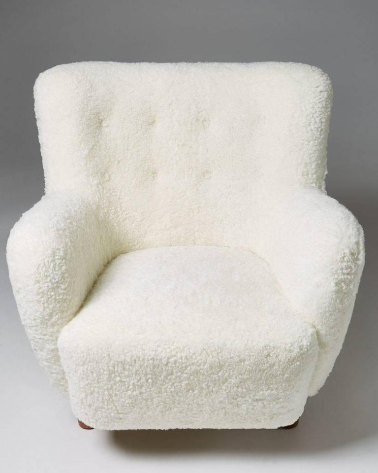 Mid-20th Century Pair of white sheep skin armchairs, Anonymous, Denmark, 1940s