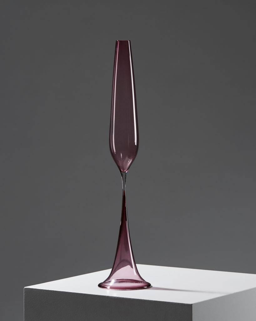 Vase, Tulip. Designed by Nils Landberg for Orrefors,
Sweden. 1950's.

Glass.

Dimensions:
H: 47 cm / 1' 7''
D: 11 cm / 4 1/4''