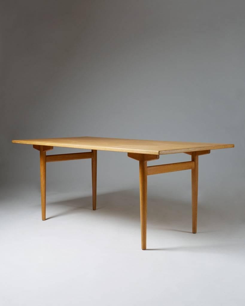Dining table designed by Hans Wegner for Andreas Tuck, 
Denmark, 1950s.

Oak.

Rare model. One of Hans Wegner's experiments attaching legs just to the table top.