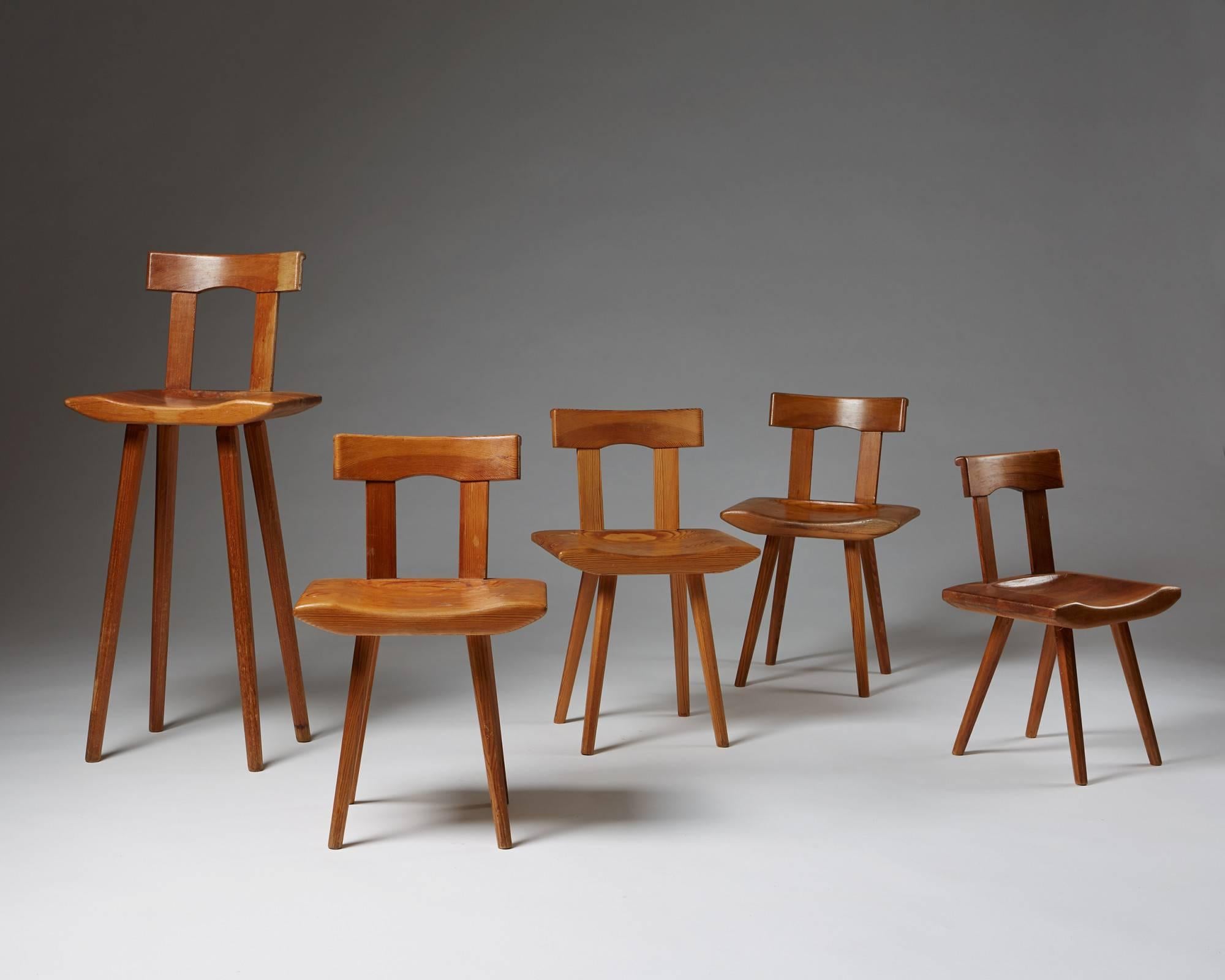 Children’s chairs, designed by Bengt Lundgren, 
Sweden, 1960s.

Designed by Bengt Lundgren, Sweden, 1960s.

Solid pine.