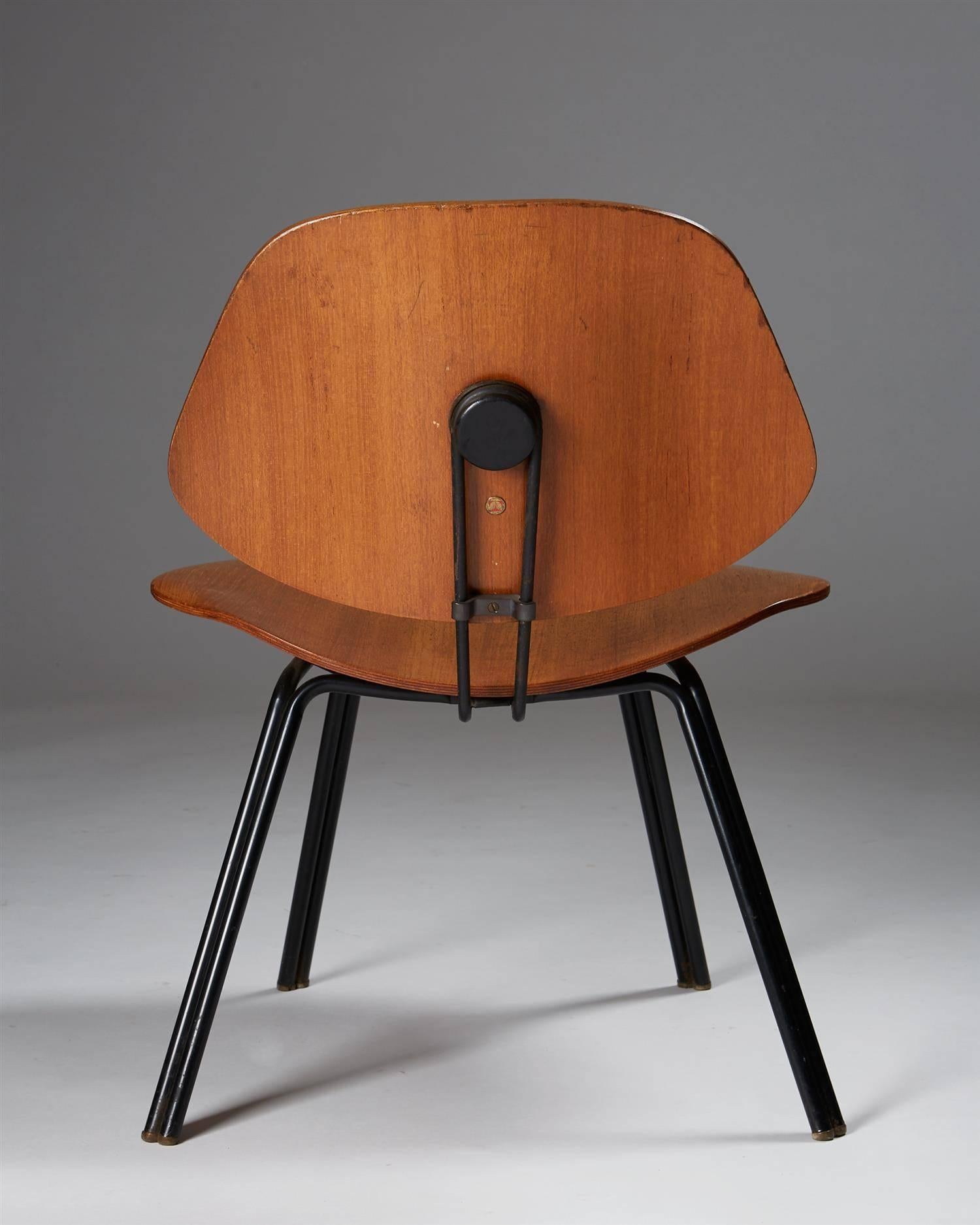 Scandinavian Modern Chair, Designed by Osvaldo Borsani for Techno, Italy, 1950s