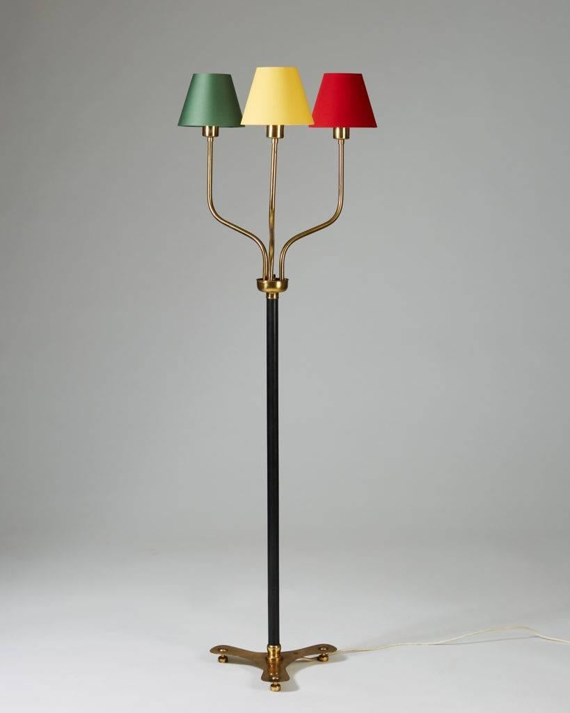 Floor Lamp model 2426 designed by Josef Frank for Svenskt Tenn, 
Sweden. 1950s.

Brass and leather.

Measures: H: 160 cm/ 5' 3 3/8''
D: 55 cm/ 1' 10