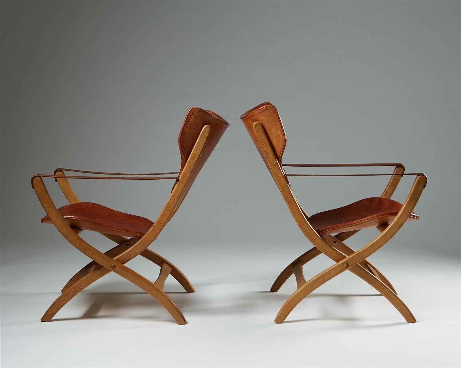 Folding armchair “Egyptian Chair” designed by Poul Hundevad, Denmark, 1950s.

Oak and natural leather.

One avaiable