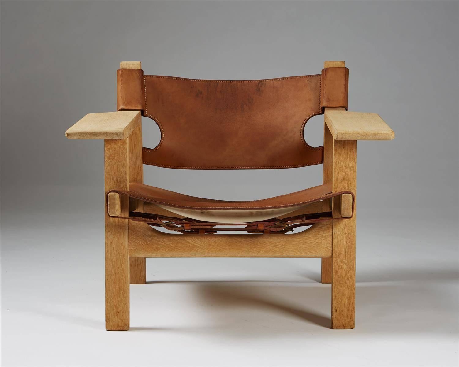 Armchair “Spanish Chair” designed by Börge Mogensen for Fredericia Stolefabriken, Denmark, 1950s.
Solid oak and original cognac leather.