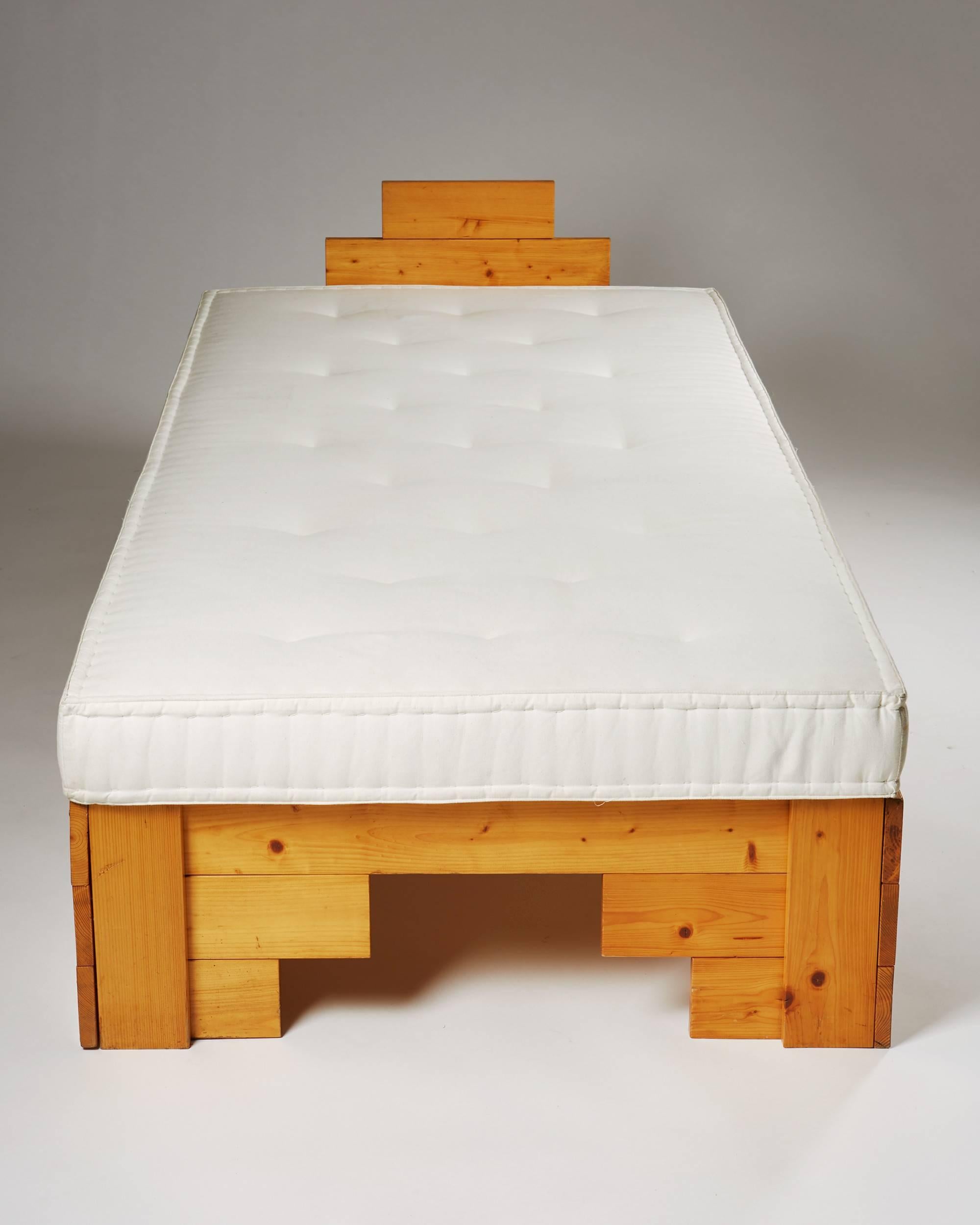 enzo mari day bed