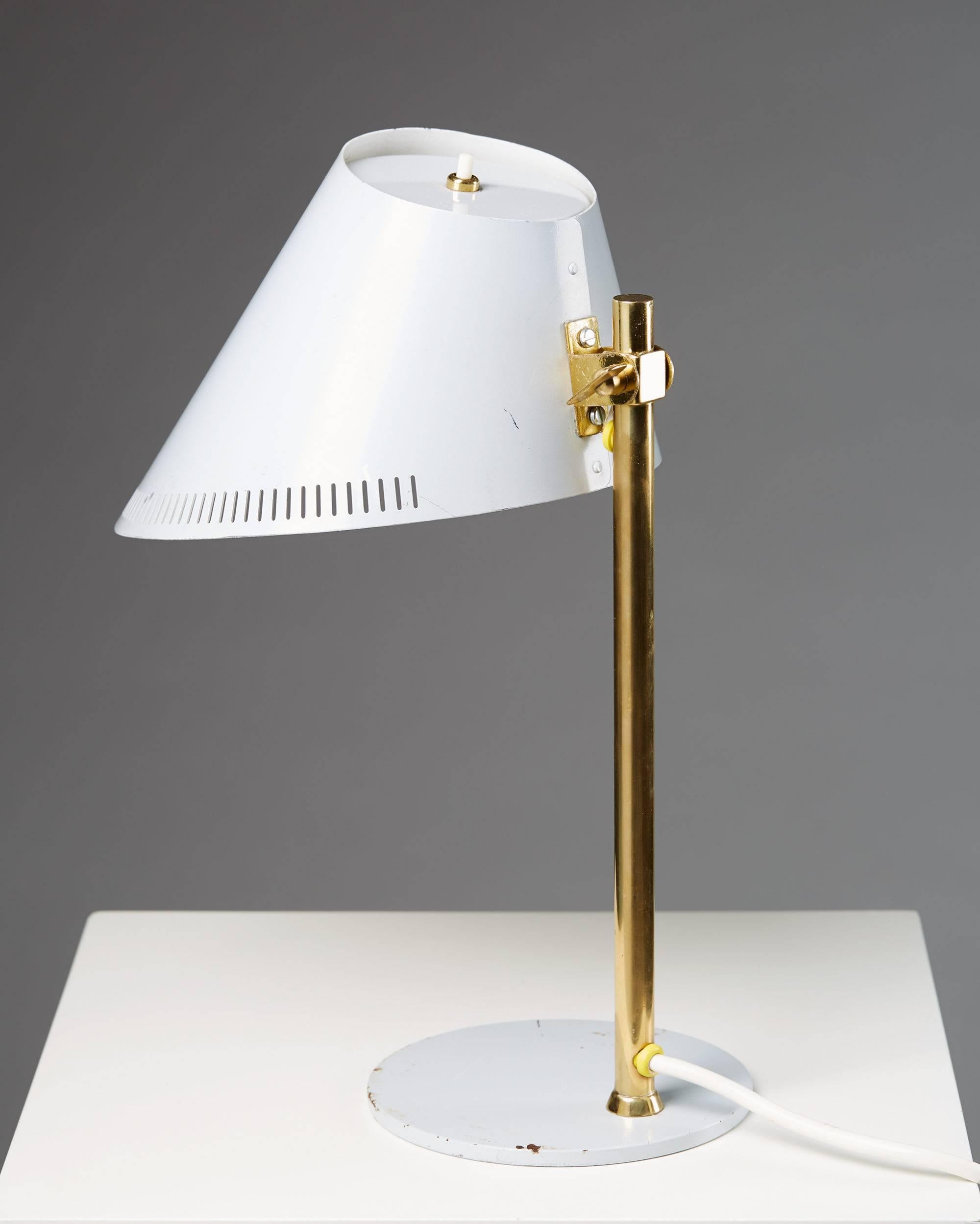 Table lamp designed by Paavo Tynell for Idman, Finland. 1950s.
Lacqured steel and brass.

Measures: 16.93 in.H x 11.81 in. W x 10.63 in.
D
43 cm H x 30 cm W x 27 cm D.