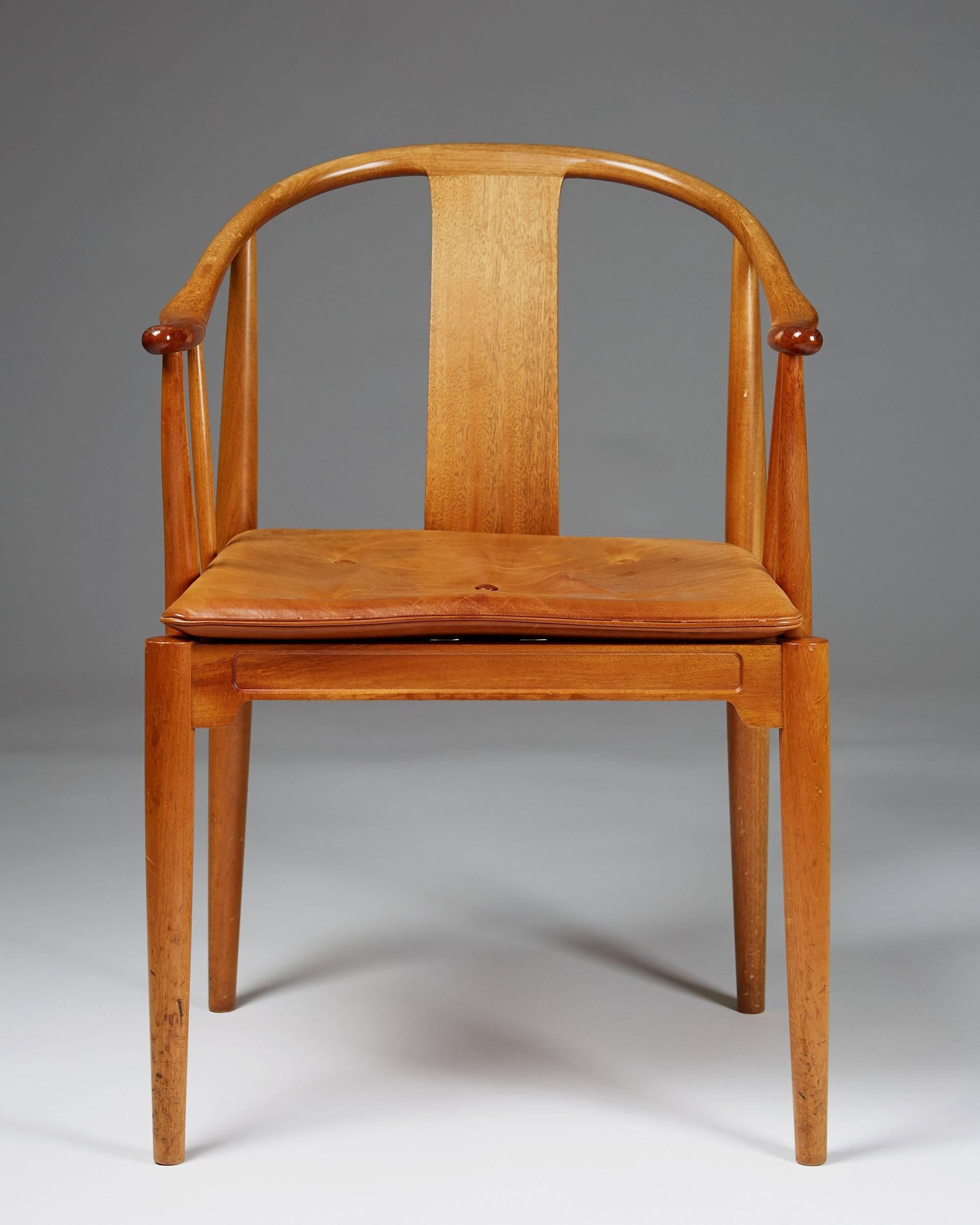 China chair designed by Hans J. Wegner for Fritz Hansen, Denmark, 1980s.
Mahogany and leather.

Measures: H 81 cm/ 32''
W 57,5 cm/ 22 3/4''
D 52 cm/ 20 1/2''