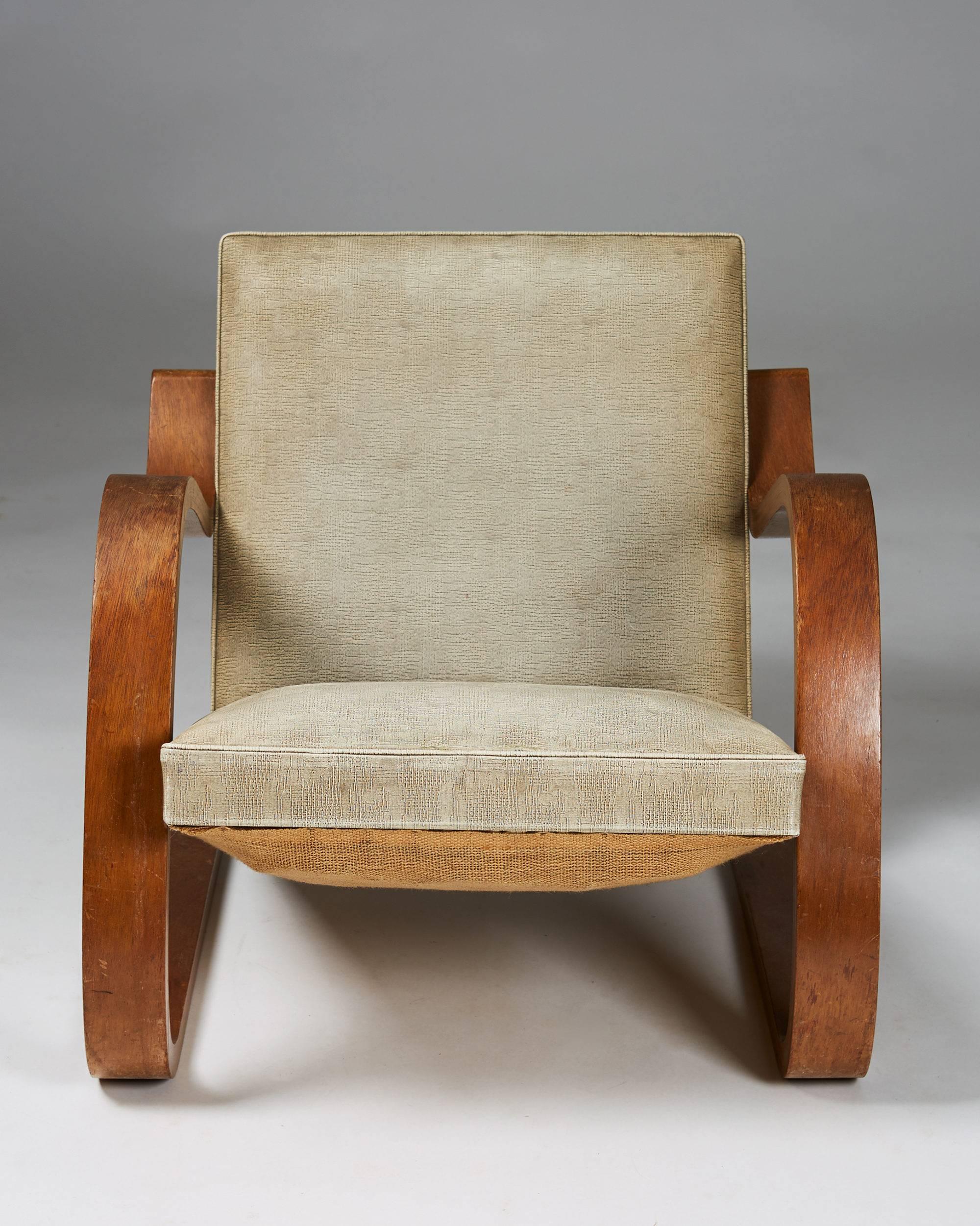 Armchair designed by Alvar Aalto for Artek, Finland, 1930s.
Laminated birch, original skai upholstery.

Measures: H: 70 cm/ 27 1/2''
W: 61 cm/ 24''
D: 73 cm/ 28 3/4''.