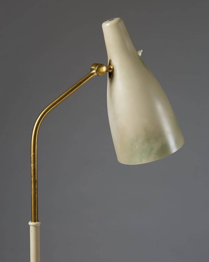 Floor lamp model G-09, anonymous for Bergboms, 
Sweden, 1950s.

Lacquered metal and brass.

Measure: H 125 cm/ 4' 1 3/4''
Height adjustable.