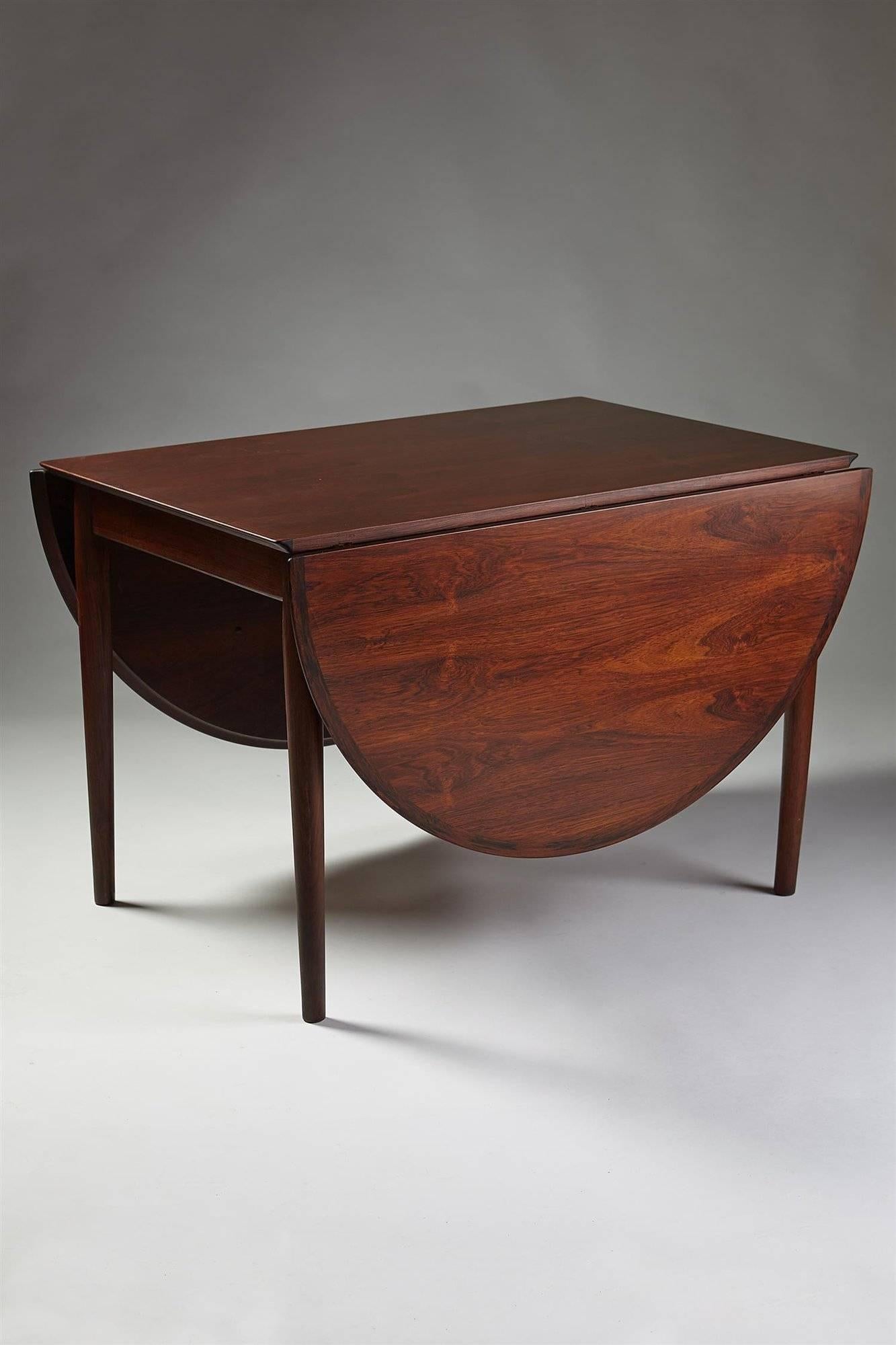 Dining table designed by Arne Vodder for Sibast, Denmark, 1958

Rosewood.