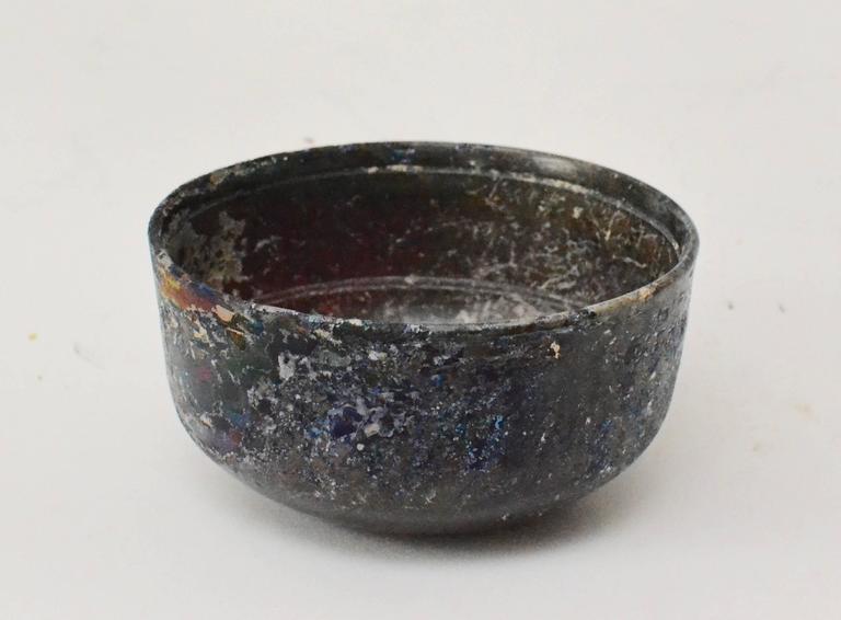 Roman Iridescent Glass Bowl First-Third Century AD In Excellent Condition In Stockholm, SE