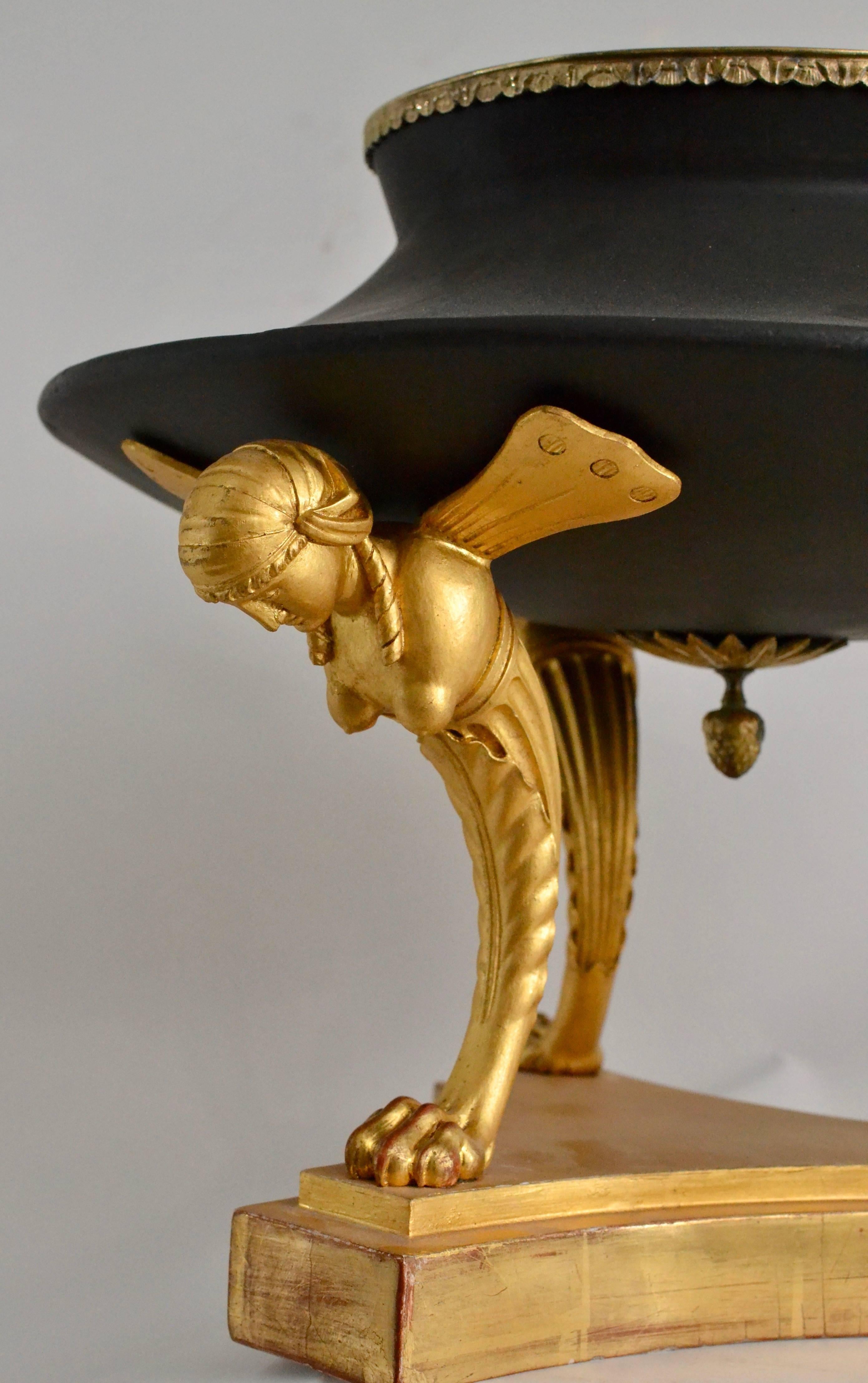 Rare Swedish Brazier Shaped Bronze Urn on a Carved Giltwood Stand, circa 1805 In Excellent Condition In Stockholm, SE