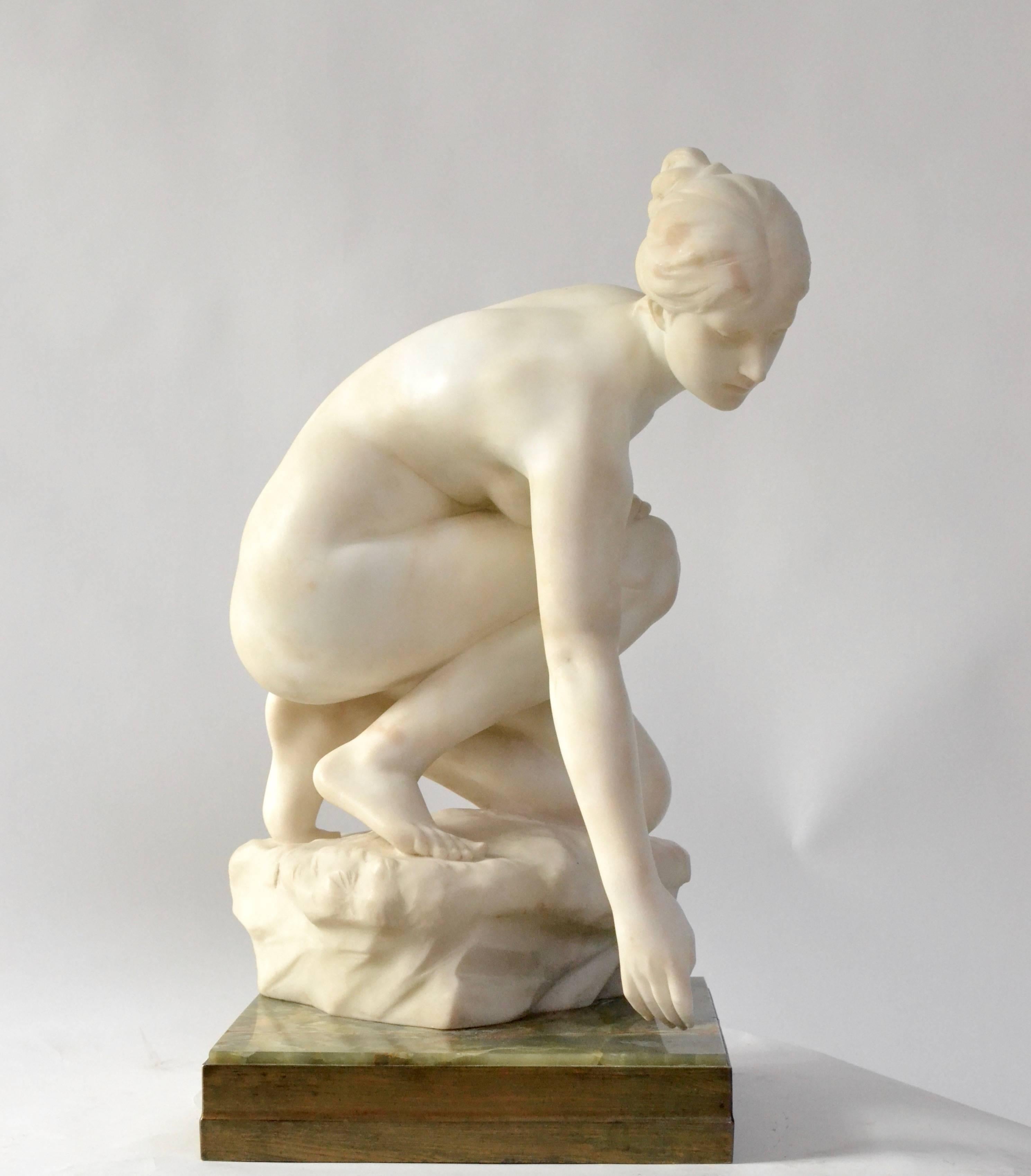 Weiße Marmorskulptur einer Frau Signiert Emil Cauer (Vergoldet)