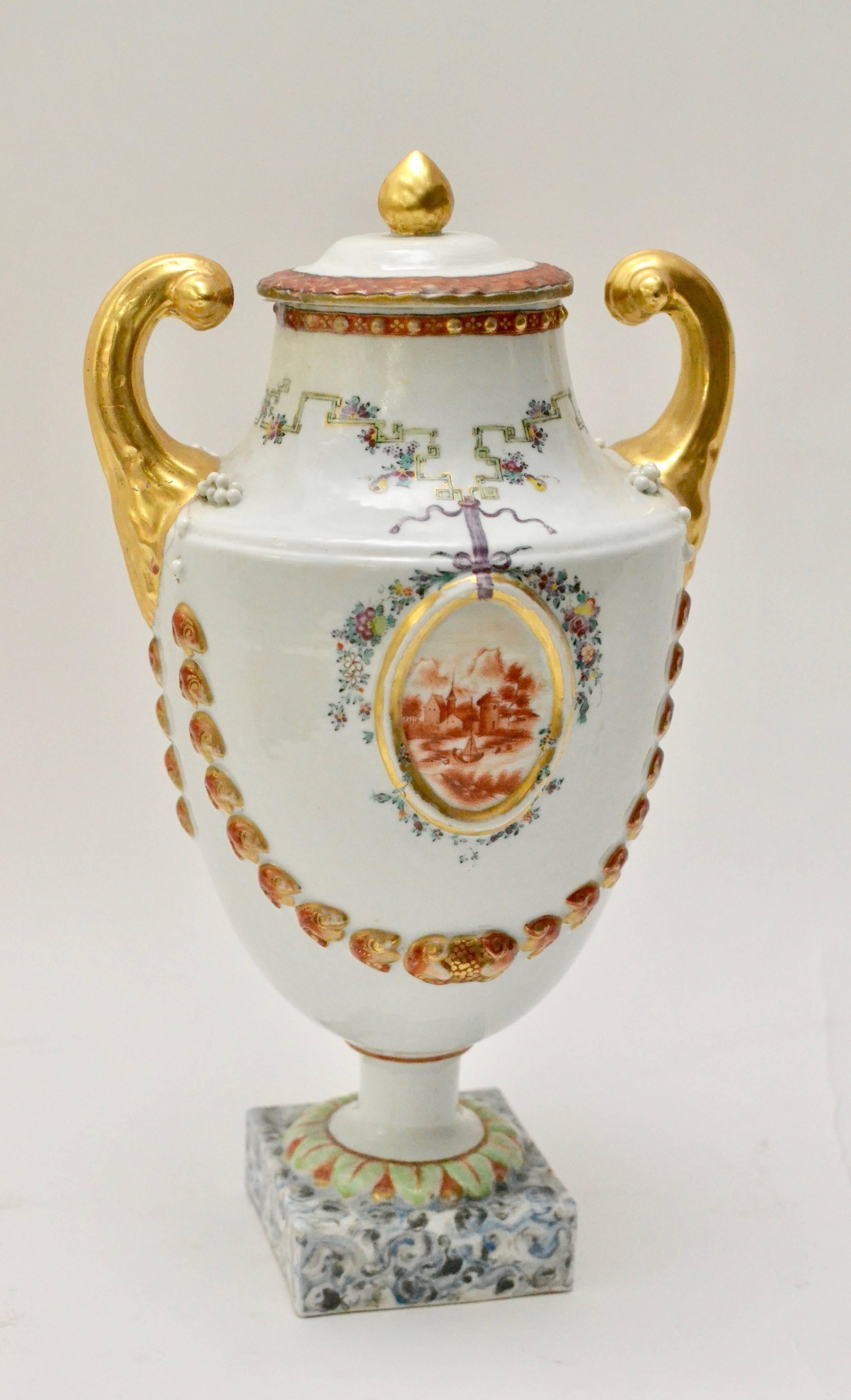 Chinese Export Porcelain Pistol-Handled Famille Rose Urn, Jiaqing, circa 1800 In Good Condition In Stockholm, SE