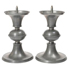 Coppia di candelieri svedesi in peltro in stile Art Déco di EOllers, Schreuder & Olsson, 1939