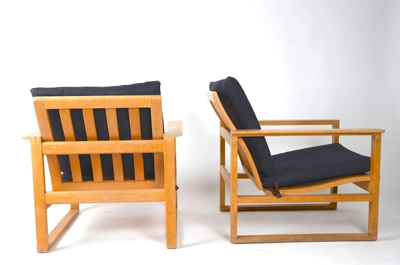 Lounge chairs model 2256, Sled chairs / Slædestol, by Børge Mogensen, 1956 for Fredericia Stolefabrik. 

In solid oak and new upholstered wool cushions.