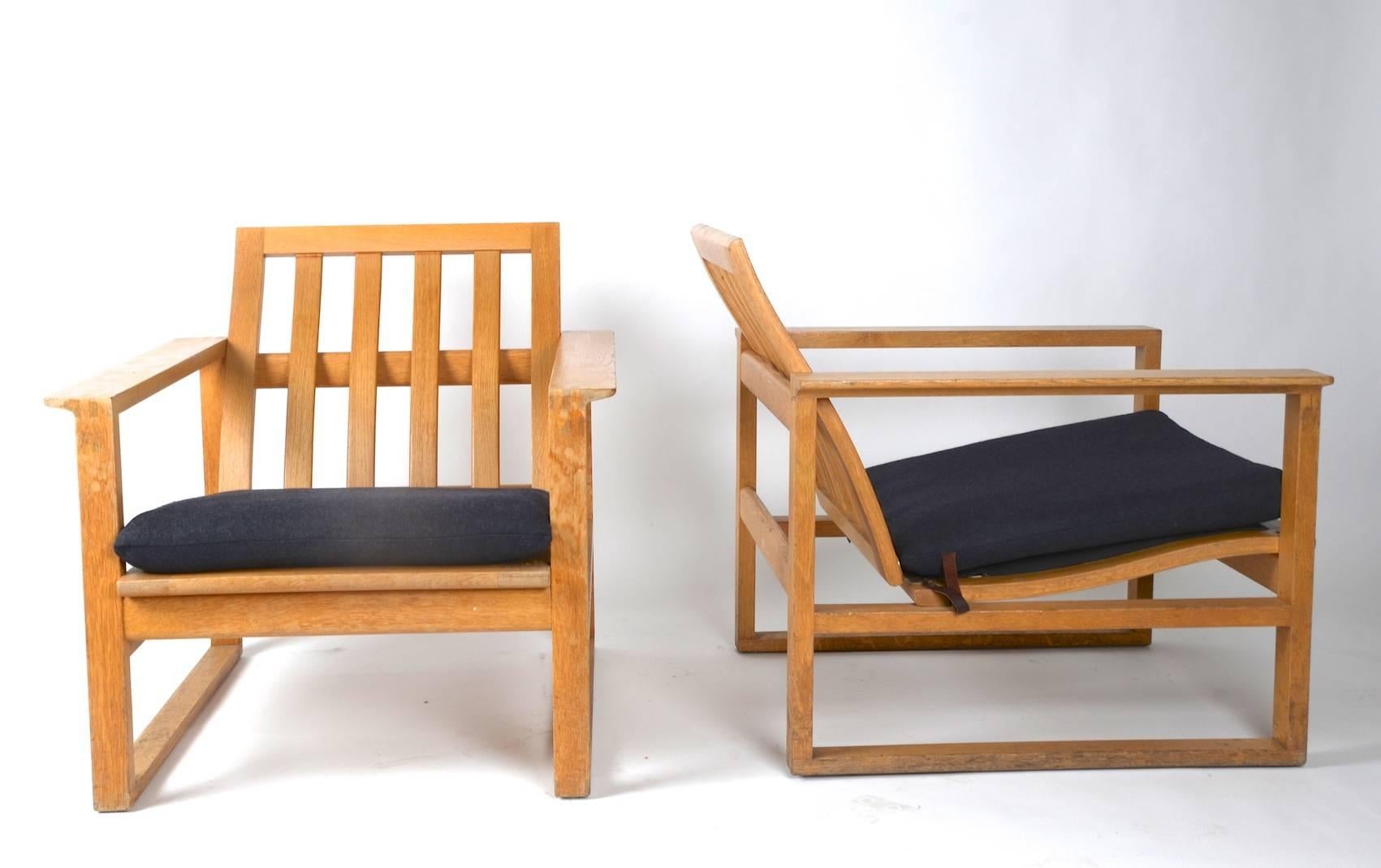 Pair of Sled Chairs / Mod. 2256 by Børge Mogensen, Fredericia In Good Condition In Stockholm, SE