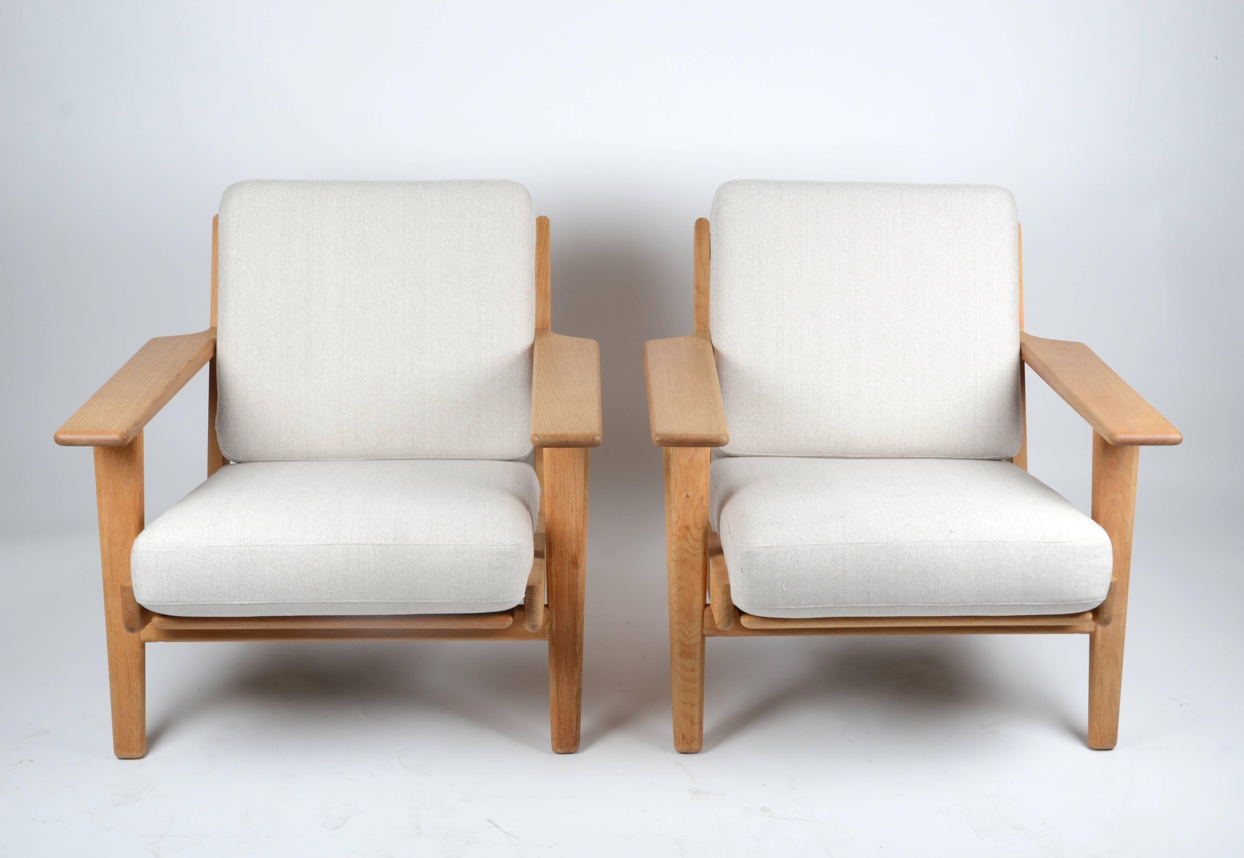Lounge chair model GE-290 in oak and reupholstered wool fabric. Designed by Hans J. Wegner for GETAMA, Denmark, 1955.