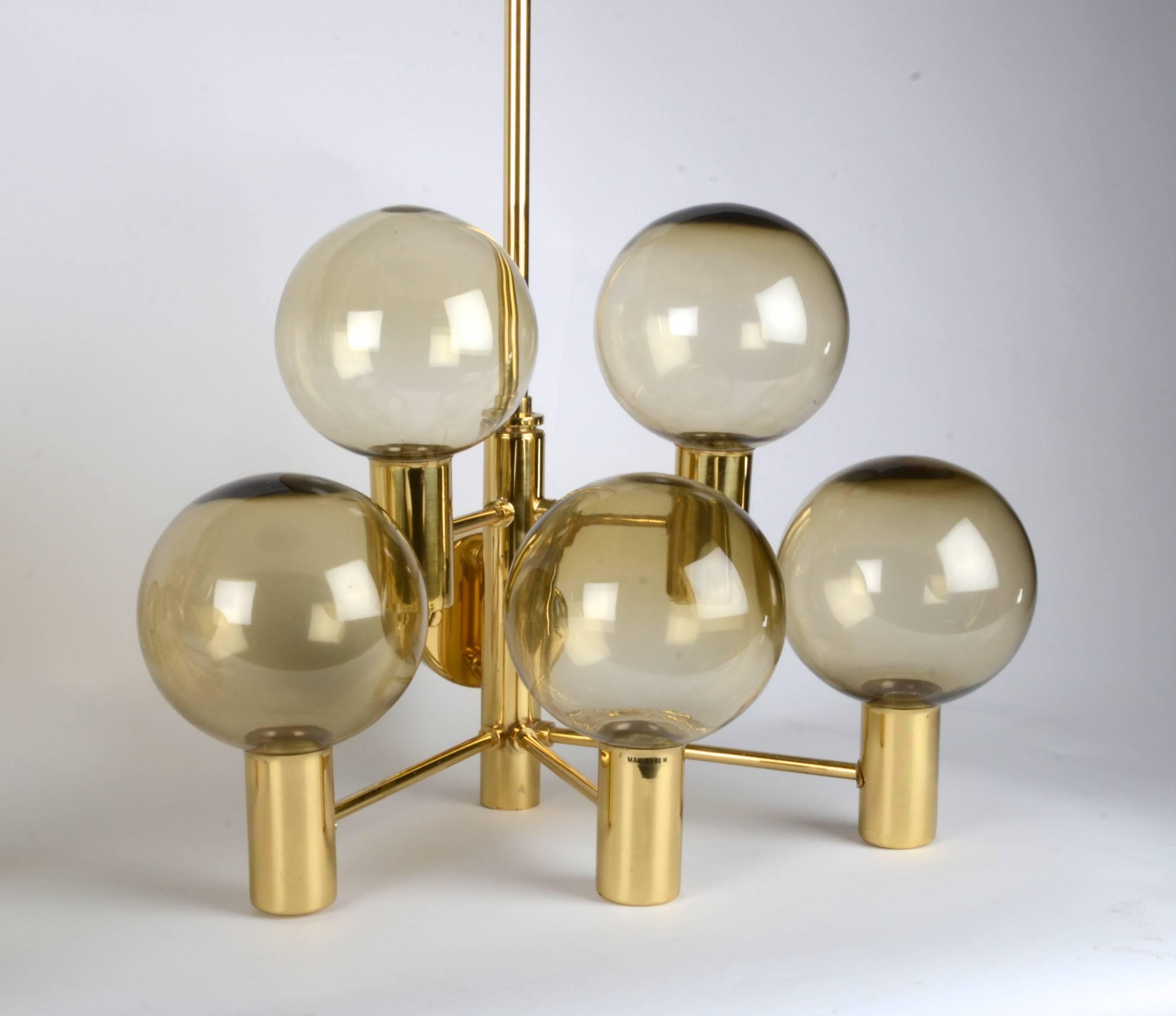 A pair of wall fixtures in brass with glass shades. Designed by Hans-Agne Jakobsson for Markaryd, Sweden, 1960s-1970s.

Four pieces available.