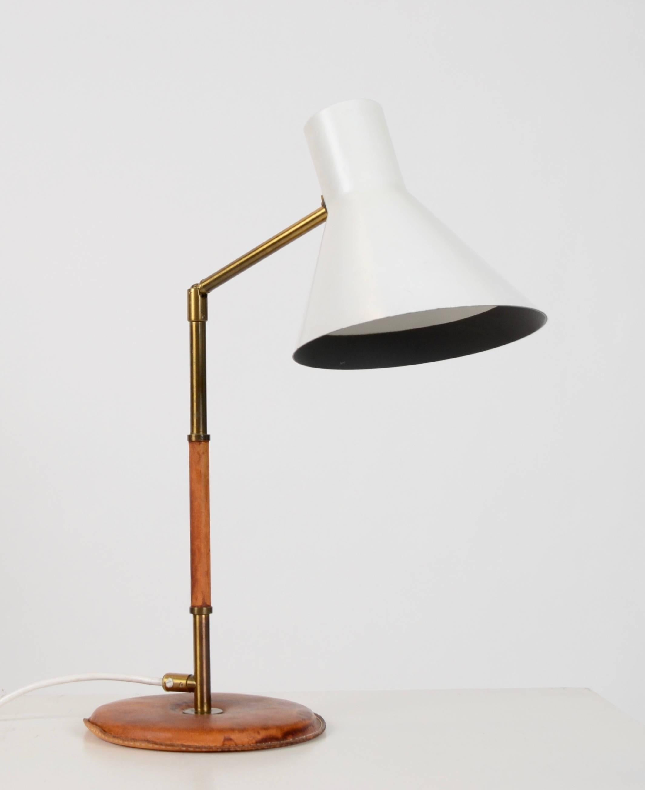 Table lamp with leather base and adjustable height by Ateljé Lyktan, Sweden, mid-1900s.