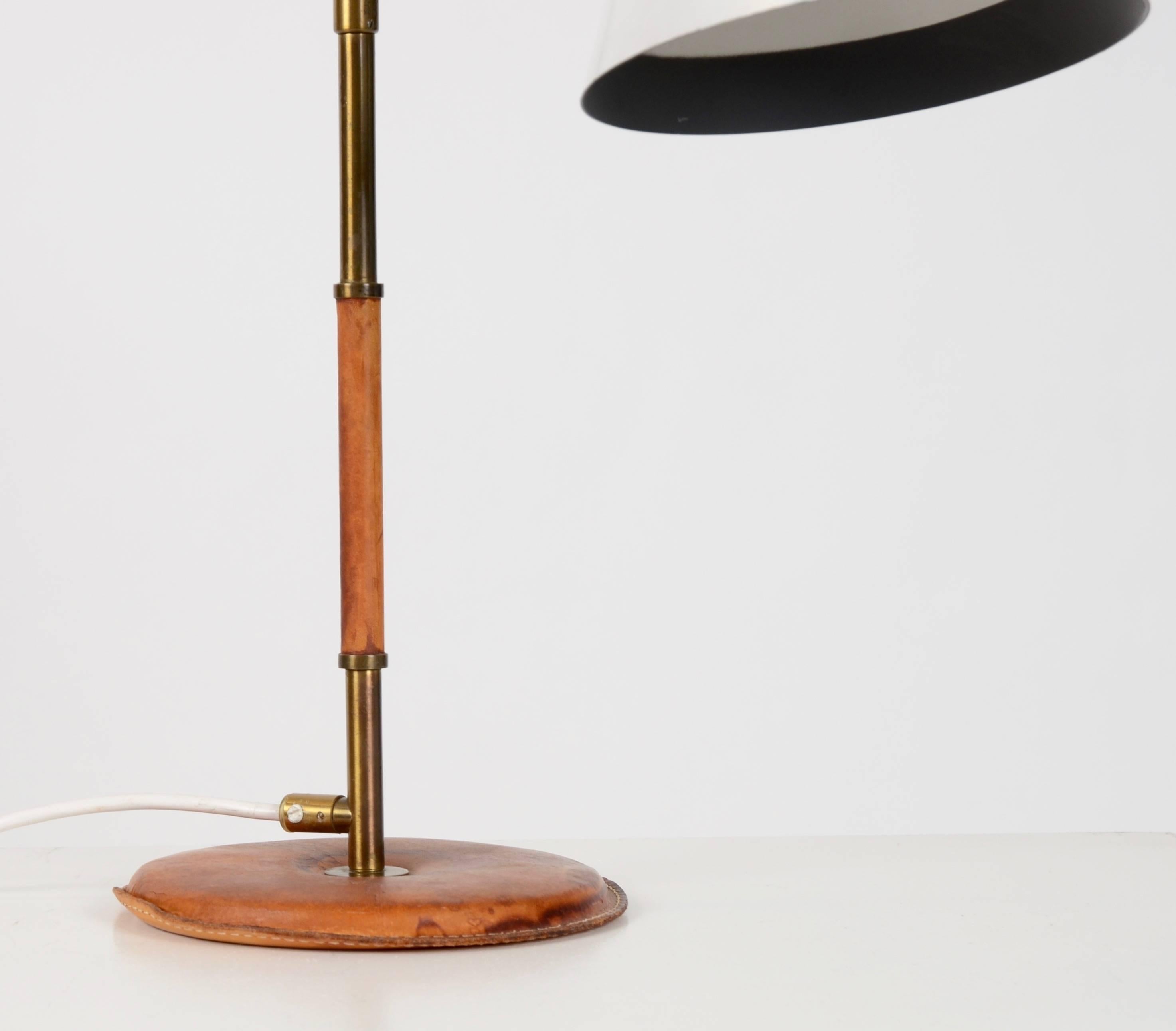 Scandinavian Modern Ateljé Lyktan Table Lamp, Leather Base, Sweden, Mid-1900s For Sale