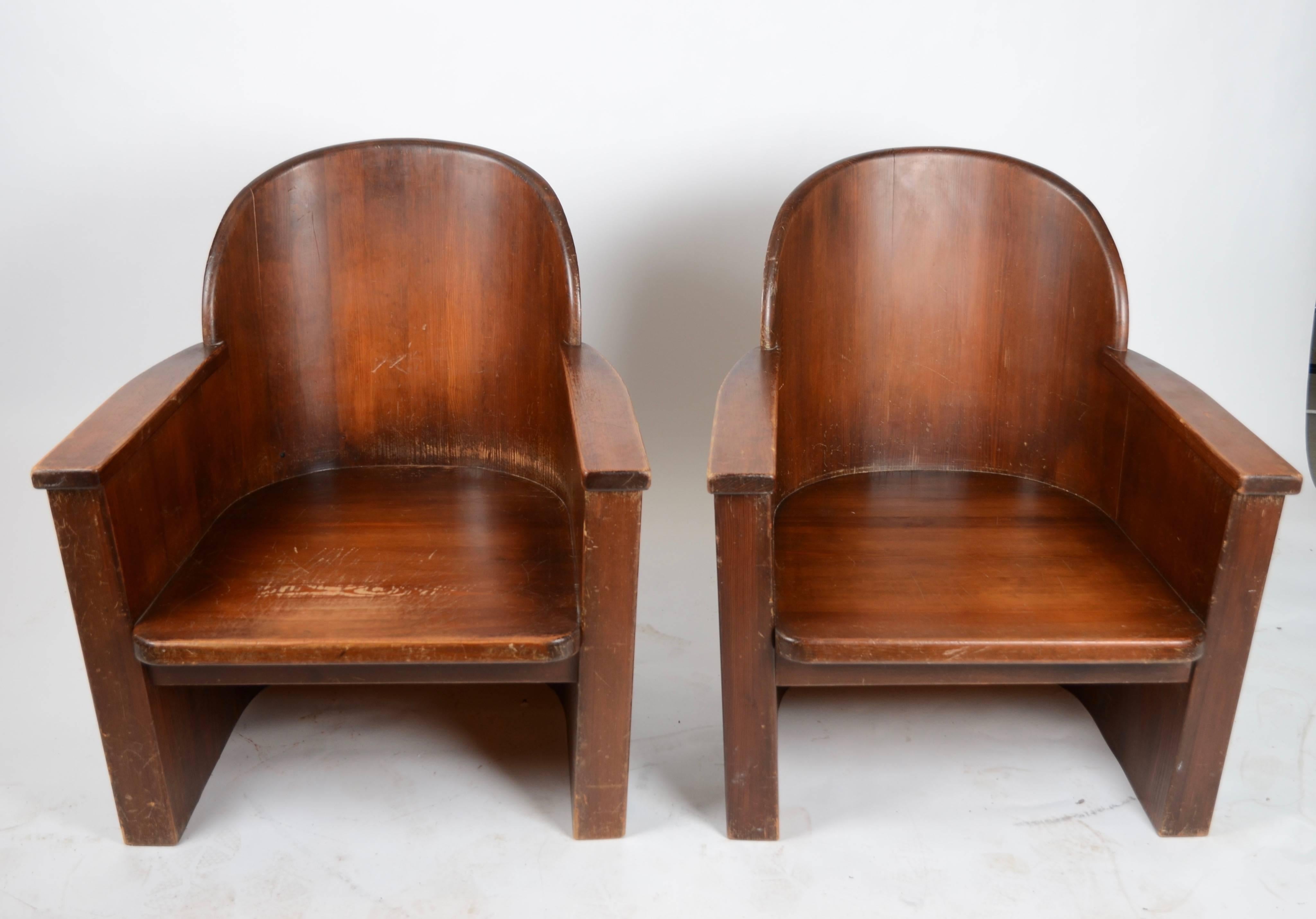A pair of armchairs attributed to Axel Einar Hjorth for Åby Furniture, Sweden, 1950s. In pine and cast iron.